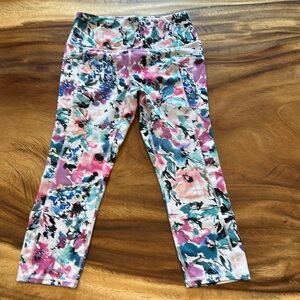 Floral Capri Leggings Size M